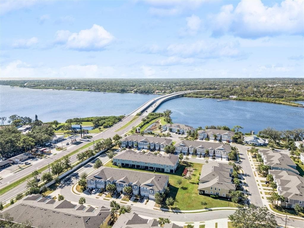 2113 SUNSET WIND LOOP OLDSMAR, FL 34677