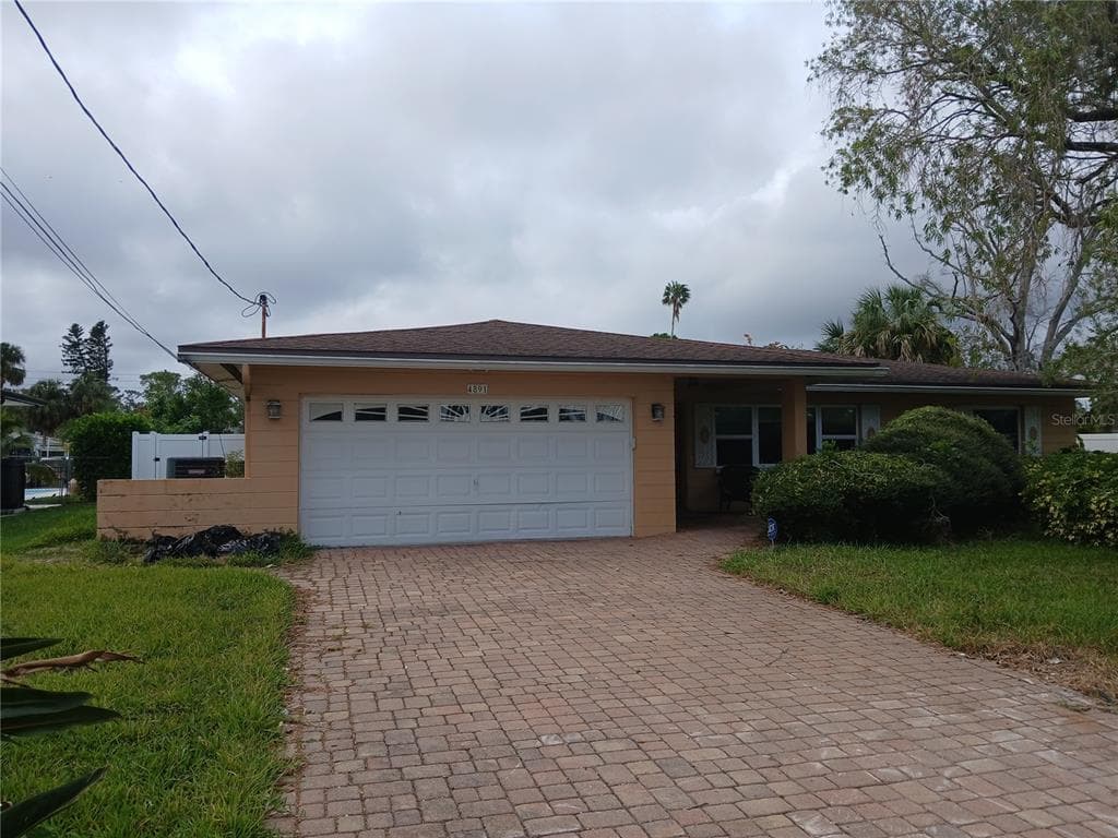 4891 VENETIAN PLACE NE ST PETERSBURG, FL 33703