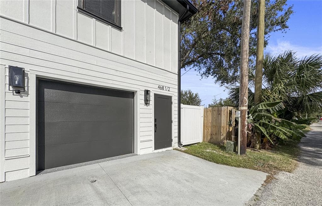 468 44TH AVENUE N UNIT 1/2 ST PETERSBURG, FL 33703