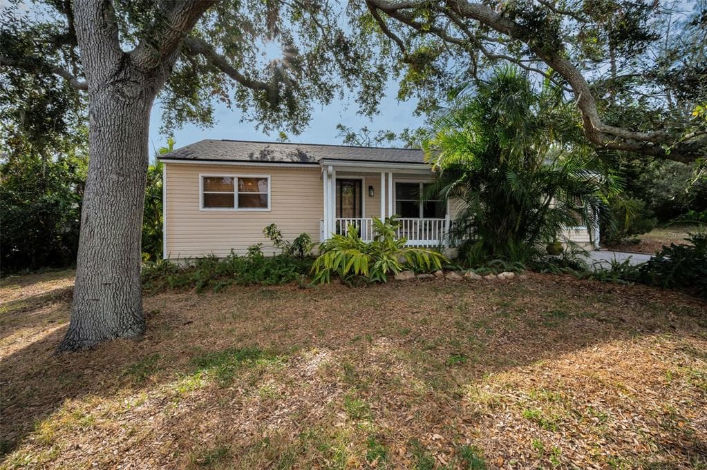 1205 RIVERSIDE DRIVE TARPON SPRINGS, FL 34689