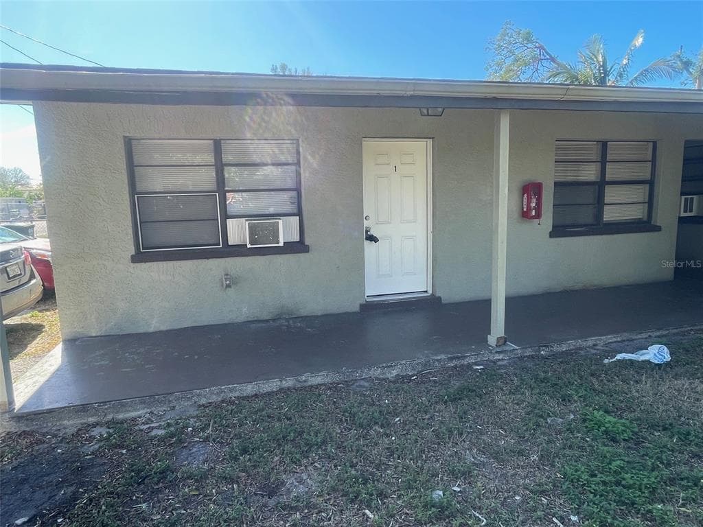2404 10TH STREET W UNIT 1 BRADENTON, FL 34205