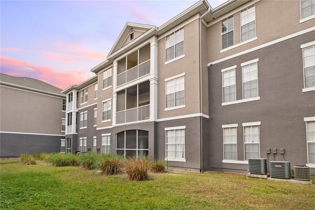 9320 CRESCENT LOOP CIRCLE UNIT 305 TAMPA, FL 33619