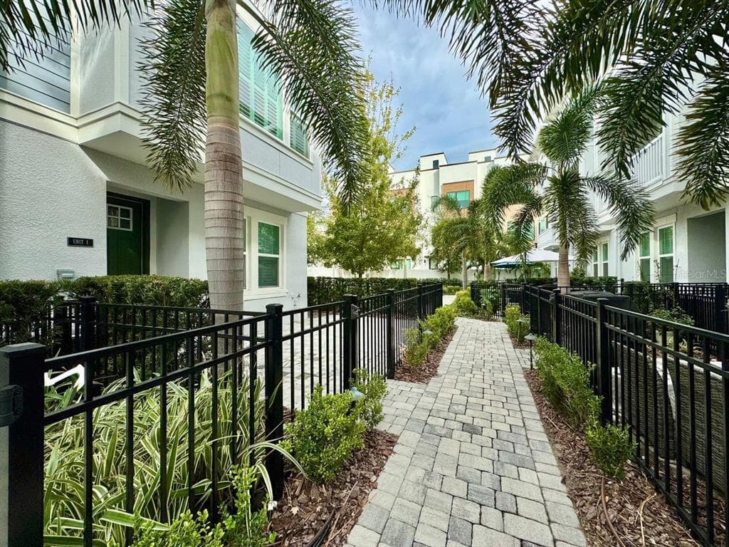 202 S TAMPANIA AVENUE UNIT 1 TAMPA, FL 33609