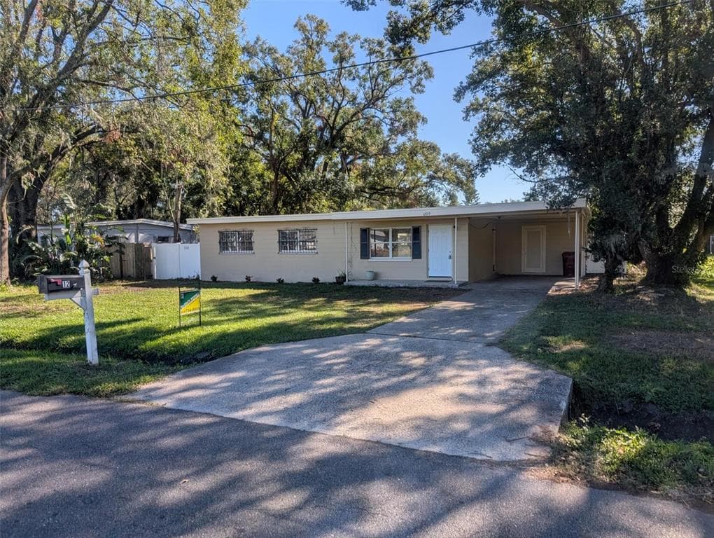 1209 W RISK STREET PLANT CITY, FL 33563