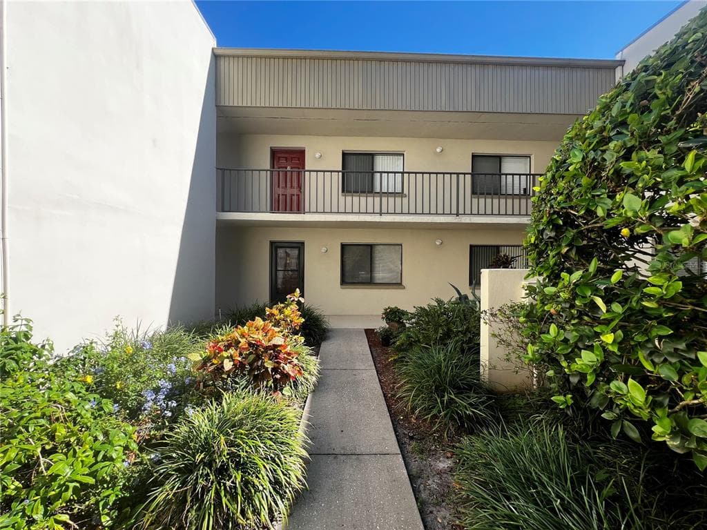 3300 FOX CHASE CIRCLE N UNIT 225 PALM HARBOR, FL 34683