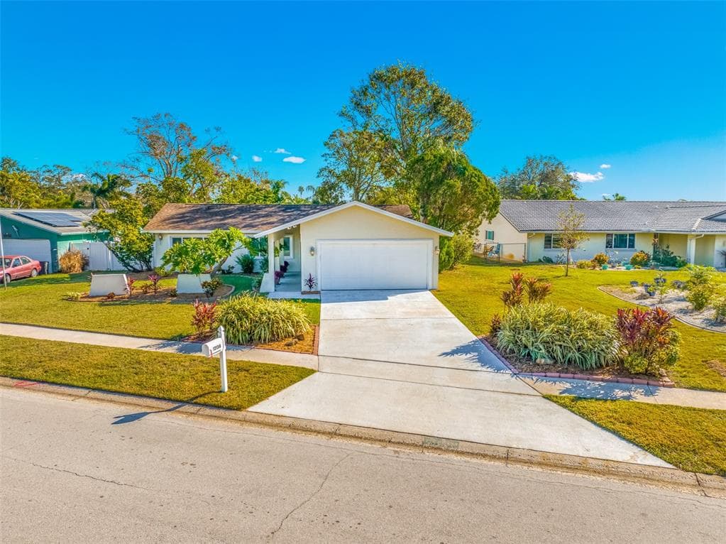 12136 KAY DRIVE SEMINOLE, FL 33772