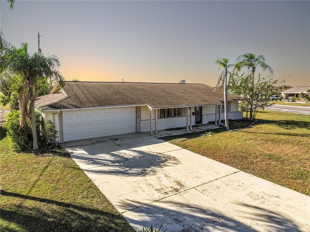 1618 CHERRY HILLS DRIVE SUN CITY CENTER, FL 33573