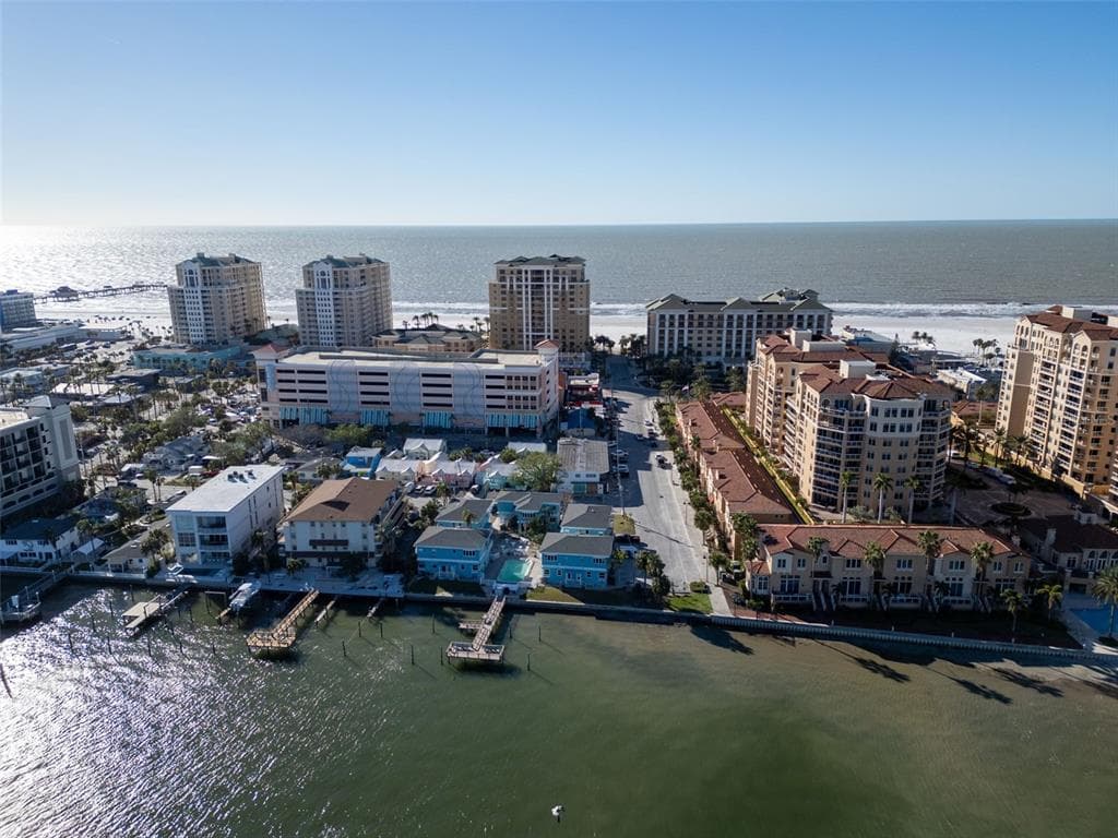 483 E SHORE DRIVE UNIT D4 CLEARWATER BEACH, FL 33767
