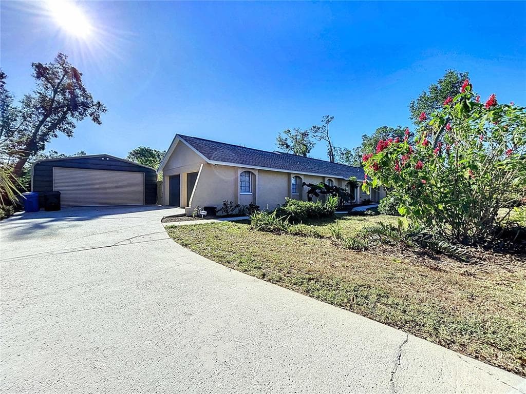 1806 PARKWOOD DRIVE