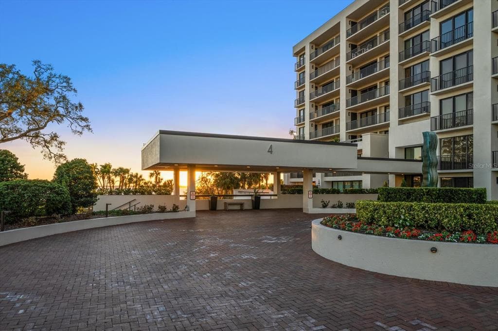 4 BELLEVIEW BOULEVARD UNIT 606 BELLEAIR, FL 33756