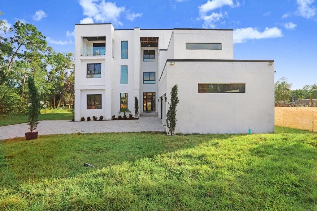 7818 N HUBERT AVENUE TAMPA, FL 33614