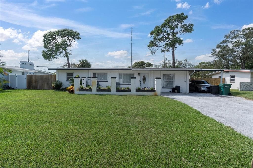 8532 ROBIN ROAD SEMINOLE, FL 33777