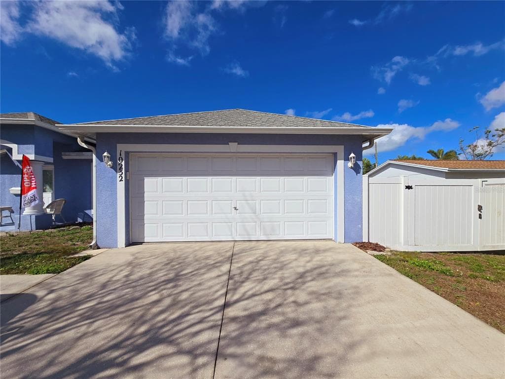 10232 OAKHURST ROAD LARGO, FL 33774