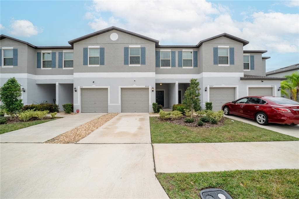 9709 PEMBROOKE PINES DRIVE SUN CITY CENTER, FL 33573