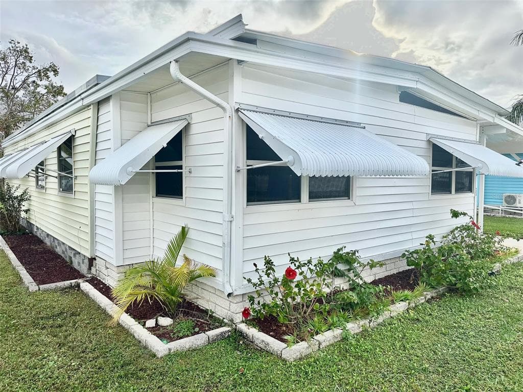 6100 62ND AVENUE N UNIT 33 PINELLAS PARK, FL 33781