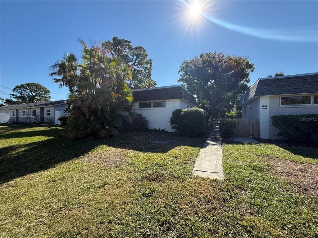 5908/5910 SUN GLO AVENUE PORT RICHEY, FL 34668