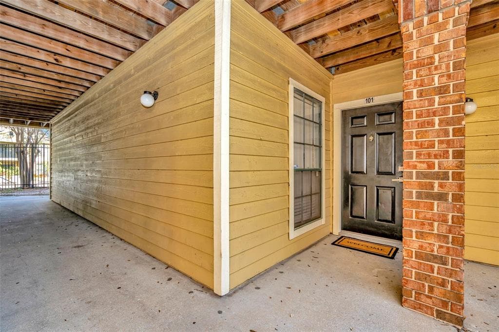 8605 MALLARD RESERVE DRIVE UNIT 101 TAMPA, FL 33614