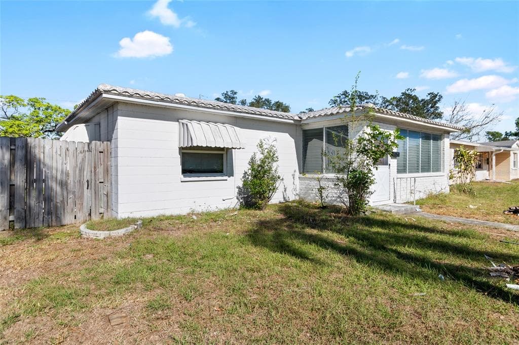 715 40TH AVENUE NE ST PETERSBURG, FL 33703
