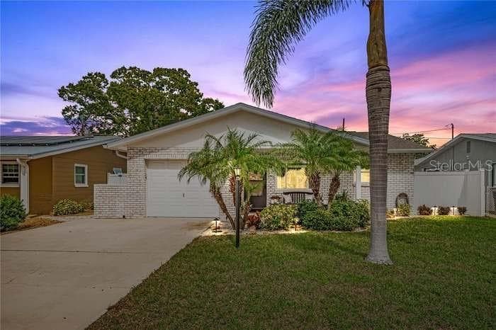5635 20TH AVENUE N ST PETERSBURG, FL 33710