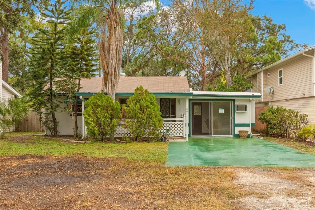 392 KENTUCKY AVENUE CRYSTAL BEACH, FL 34681
