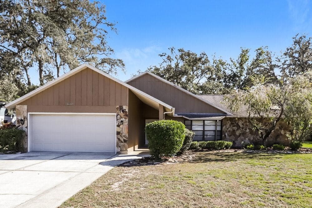 3607 MONTCLAIR DRIVE NEW PORT RICHEY, FL 34655