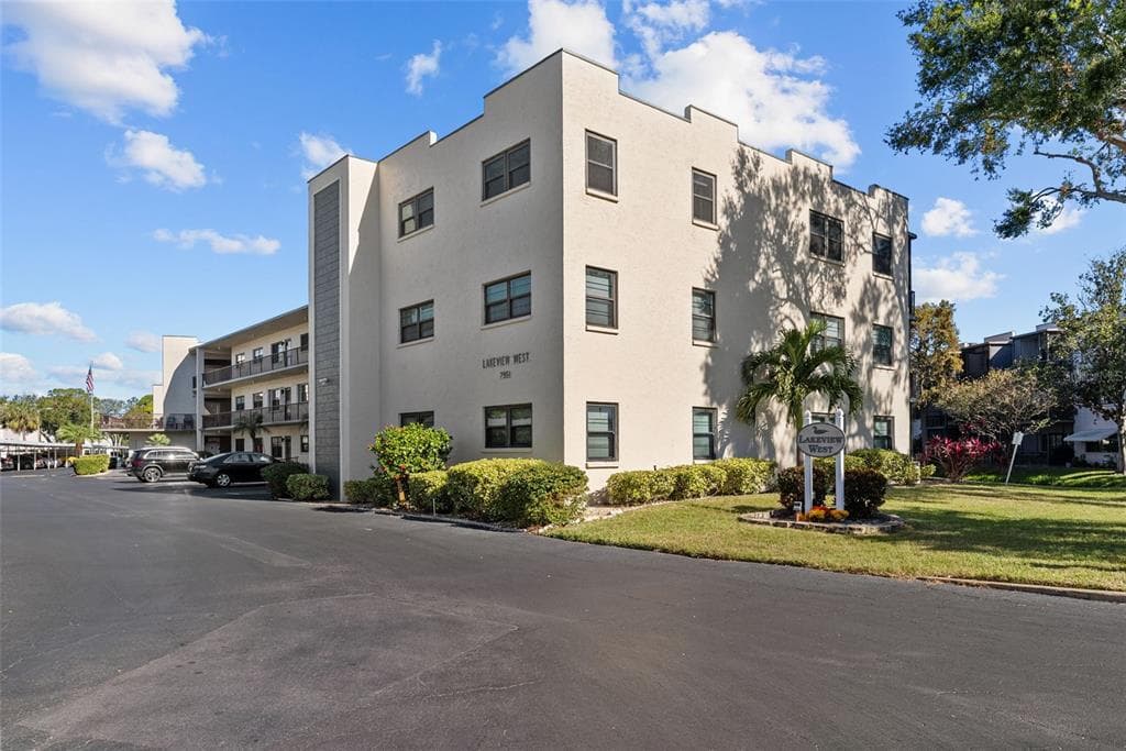 7951 58TH AVENUE N UNIT 309 ST PETERSBURG, FL 33709