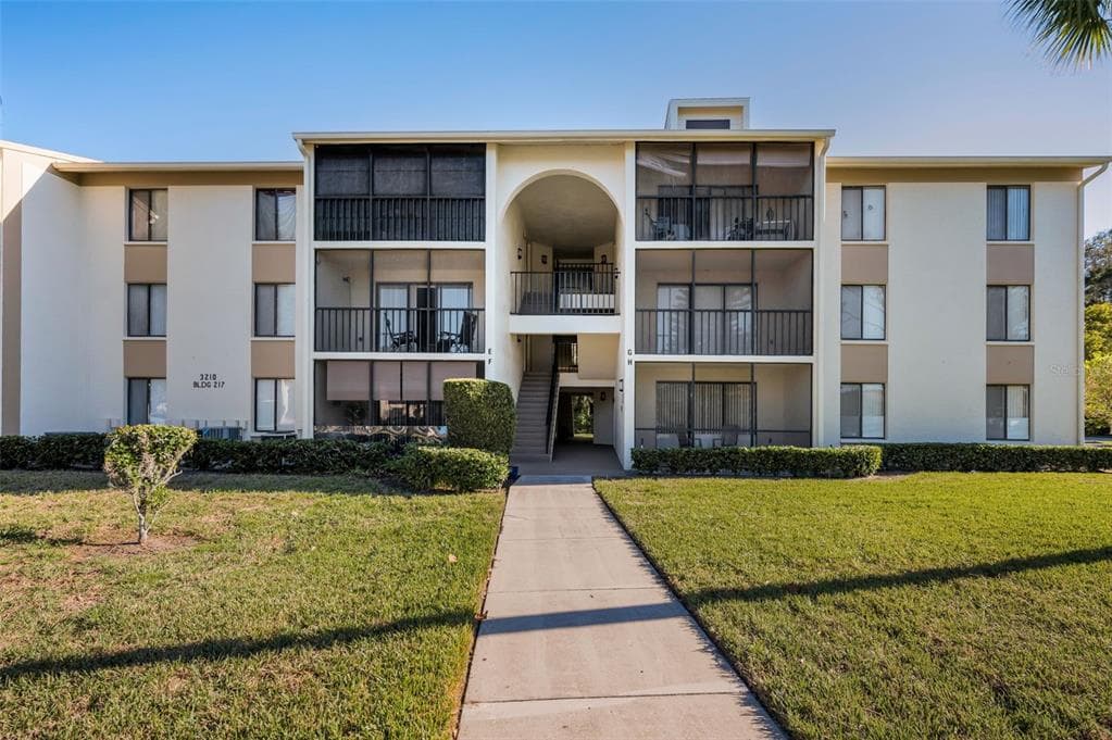 3210 LAKE PINE WAY E UNIT F3 TARPON SPRINGS, FL 34688