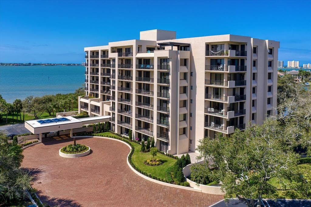 4 BELLEVIEW BOULEVARD UNIT 402 BELLEAIR, FL 33756