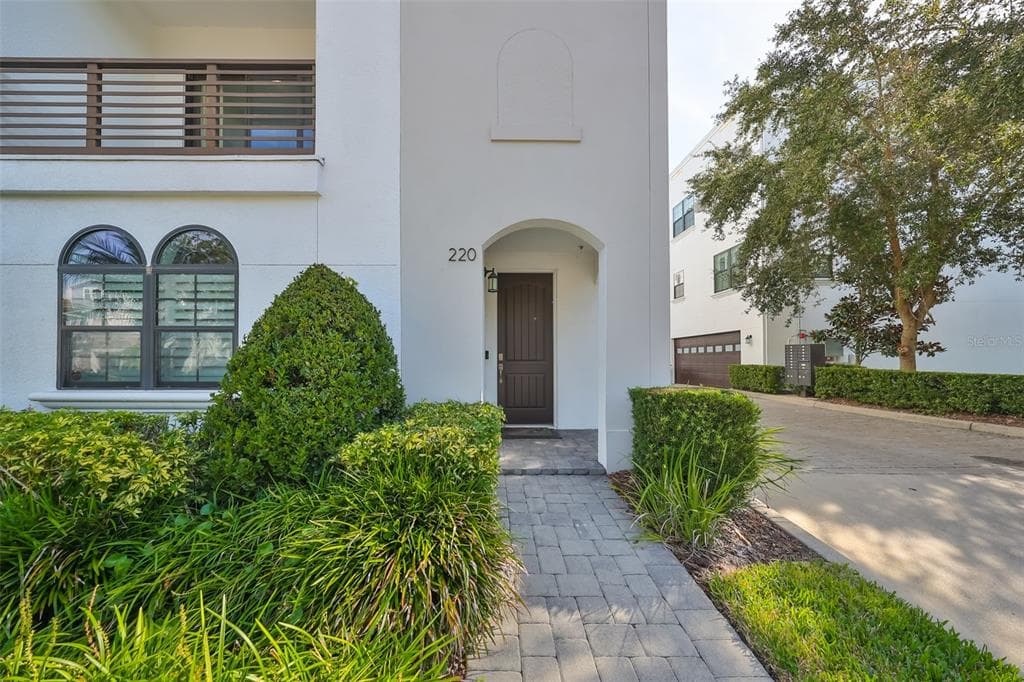 220 S AUDUBON AVENUE TAMPA, FL 33609