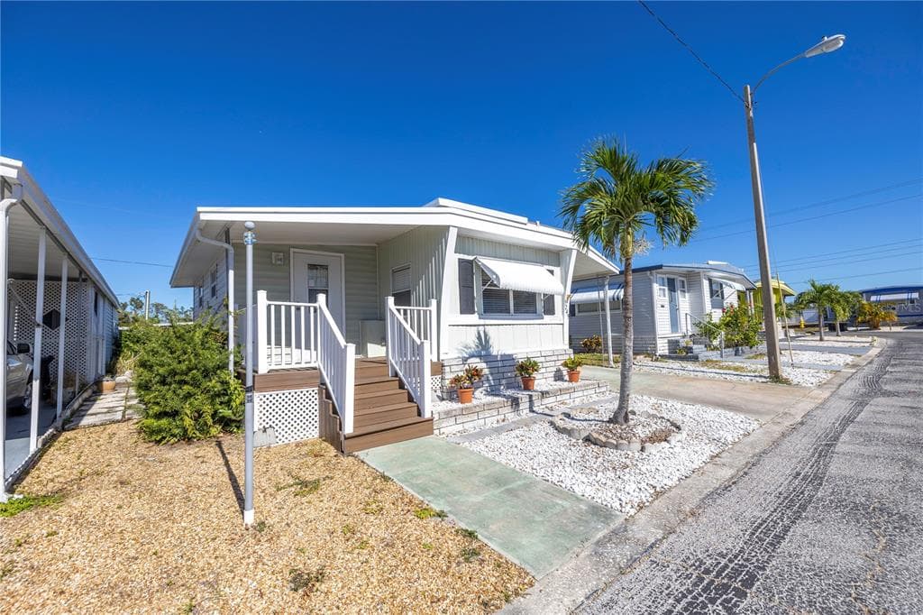 5245 FAIRFIELD AVENUE S ST PETERSBURG, FL 33707