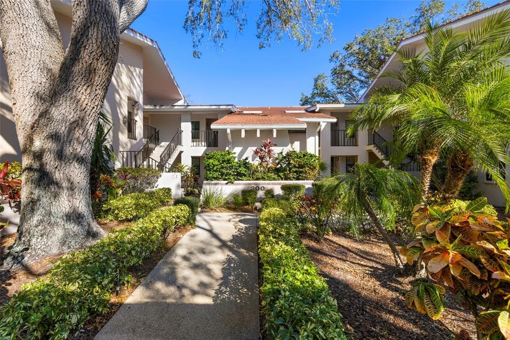 300 S FLORIDA AVENUE UNIT 300G TARPON SPRINGS, FL 34689