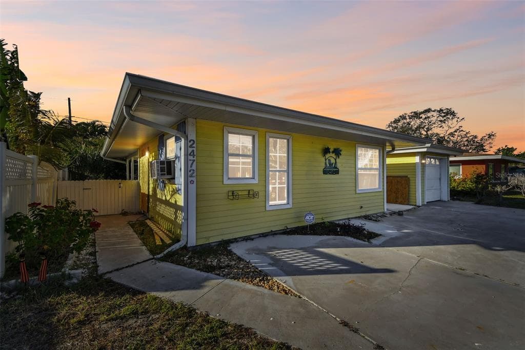 2472 TRADE WINDS DRIVE DUNEDIN, FL 34698