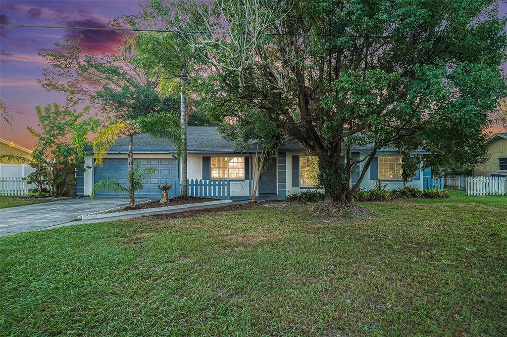 3370 LAKE PADGETT DRIVE LAND O LAKES, FL 34639