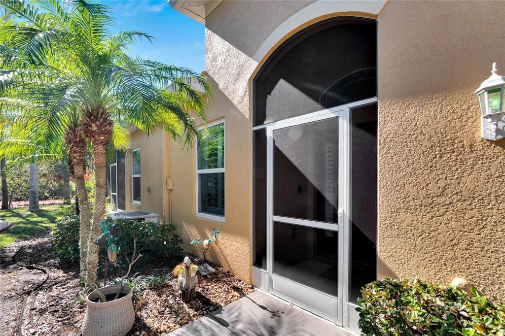 2322 OAKLEY GREEN DRIVE UNIT 2322 SUN CITY CENTER, FL 33573