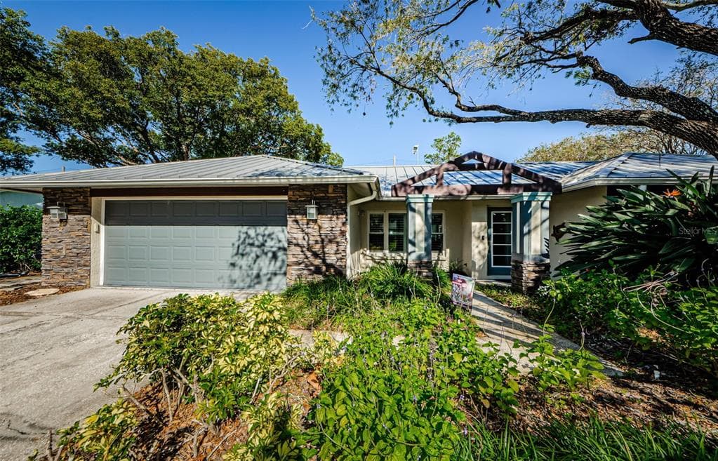 2261 HIDDEN MEADOWS DRIVE E PALM HARBOR, FL 34683