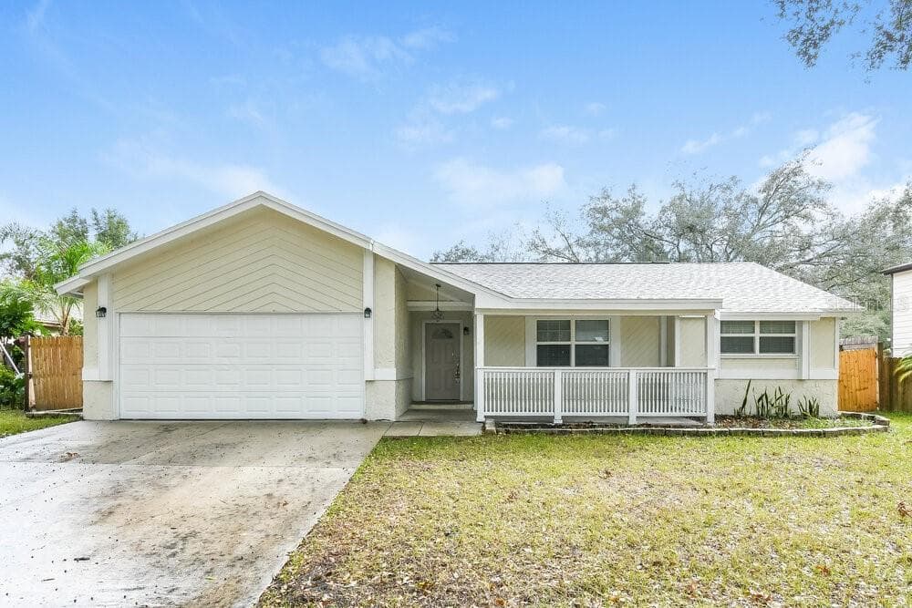 1048 SAINT CROIX AVENUE APOPKA, FL 32703