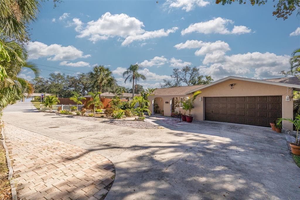 1426 JASMINE COURT CLEARWATER, FL 33756
