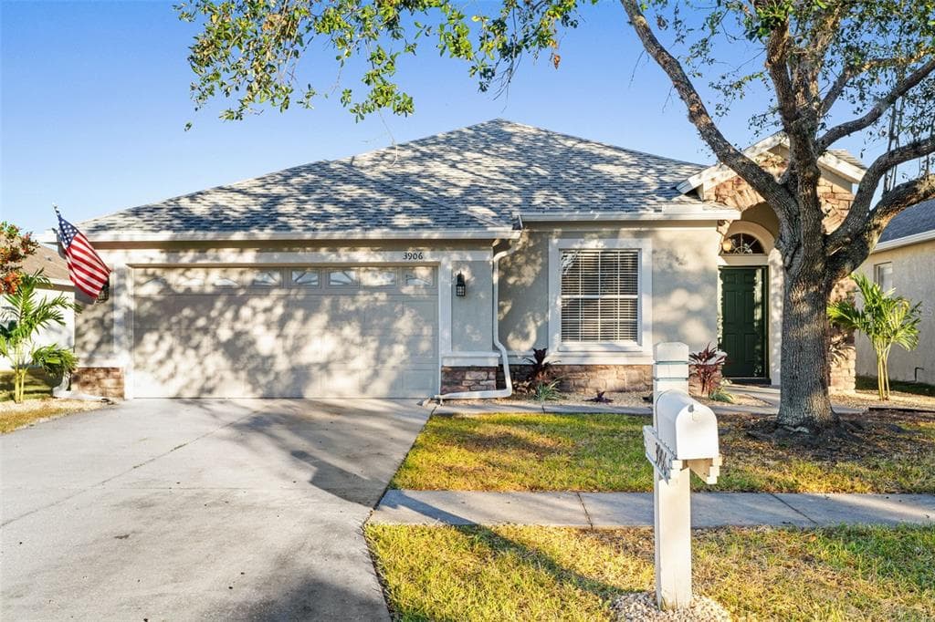 3906 WASHBURN PLACE WESLEY CHAPEL, FL 33543