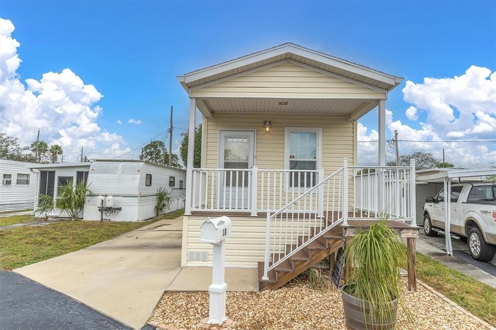 7801 34TH AVENUE N UNIT 18 ST PETERSBURG, FL 33710