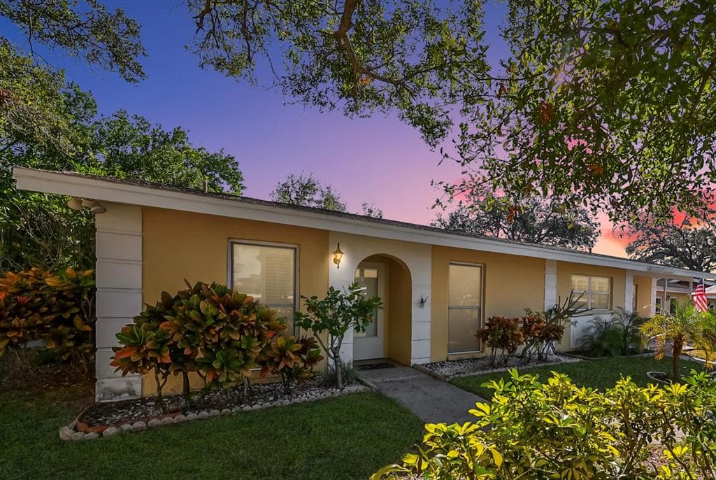883 DE SOTO COURT DUNEDIN, FL 34698