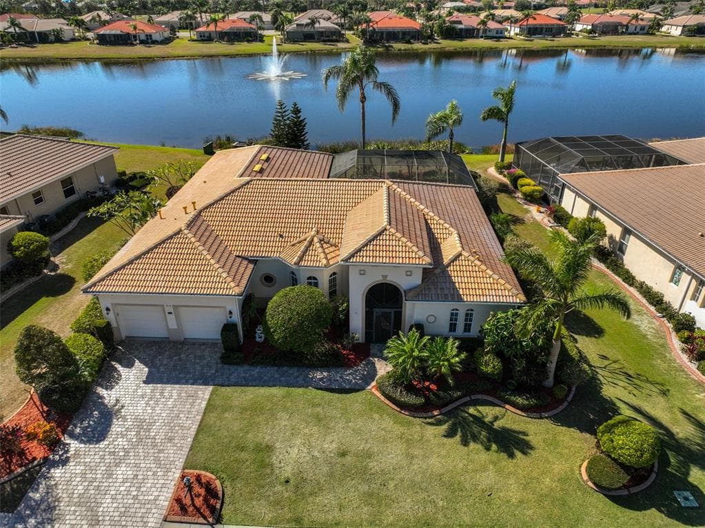 318 NOBLE FAIRE DRIVE SUN CITY CENTER, FL 33573
