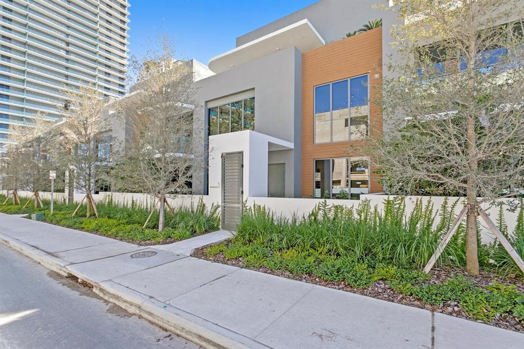 3020 W SANTIAGO STREET UNIT 5 TAMPA, FL 33629