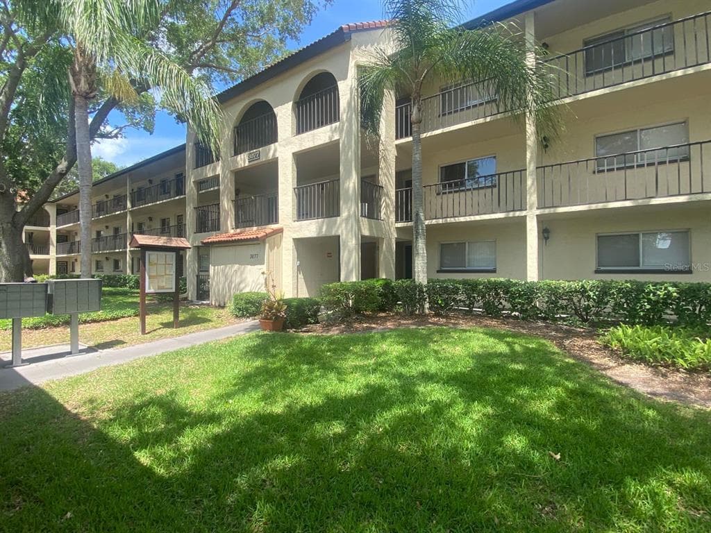 3077 CASA DEL SOL CIRCLE UNIT 303 CLEARWATER, FL 33761