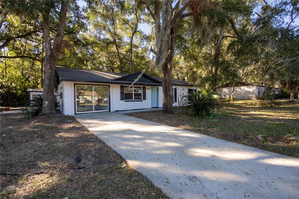 6820 SE 108TH STREET BELLEVIEW, FL 34420