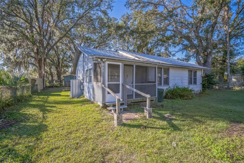 809 W SAUNDERS STREET PLANT CITY, FL 33563
