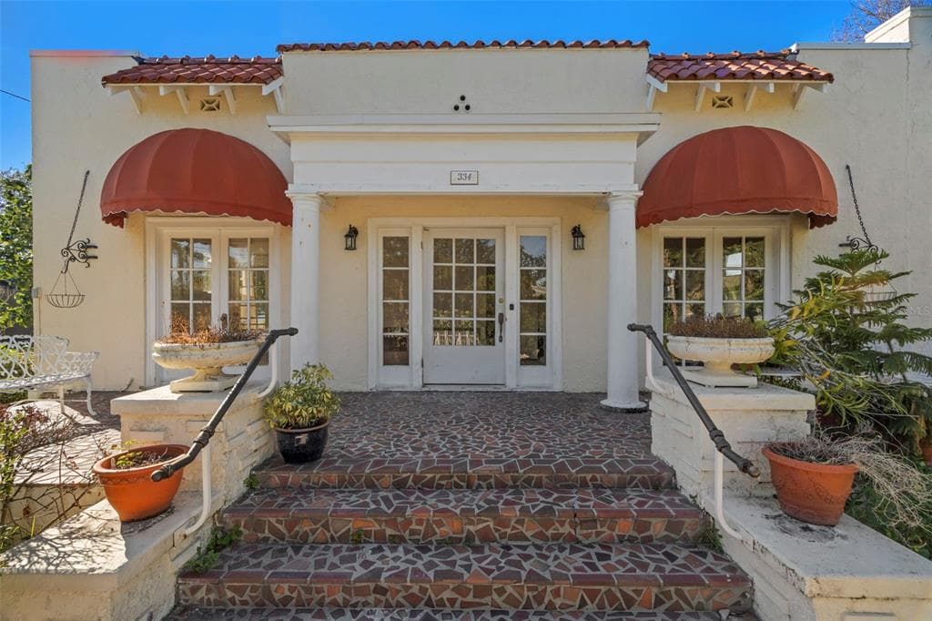 334 BAY STREET TARPON SPRINGS, FL 34689