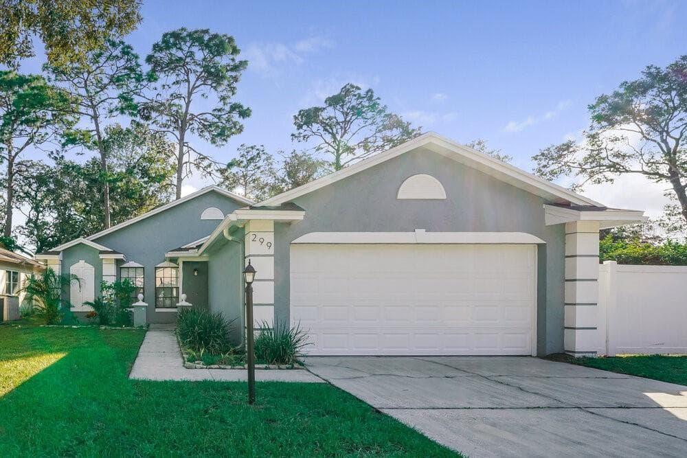 299 FALLING LEAF LANE CASSELBERRY, FL 32707