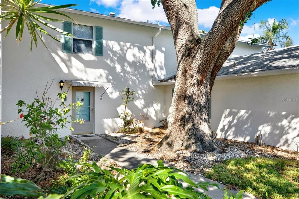 3276 38TH WAY S UNIT B ST PETERSBURG, FL 33711