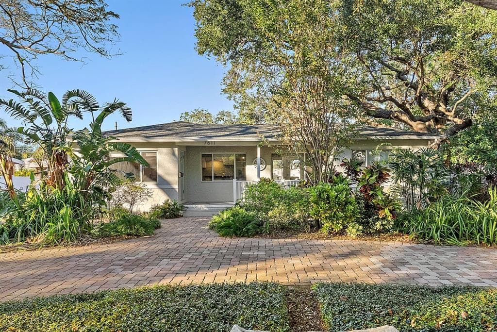 7611 DARTMOUTH AVENUE N ST PETERSBURG, FL 33710
