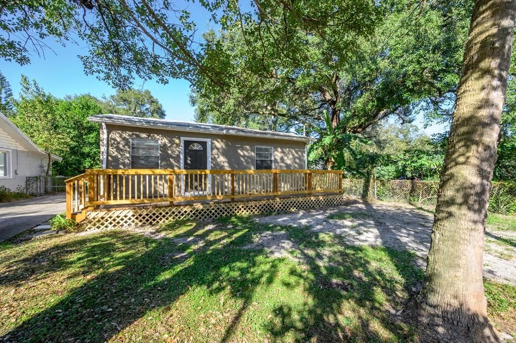 413 W HANNA AVENUE TAMPA, FL 33604